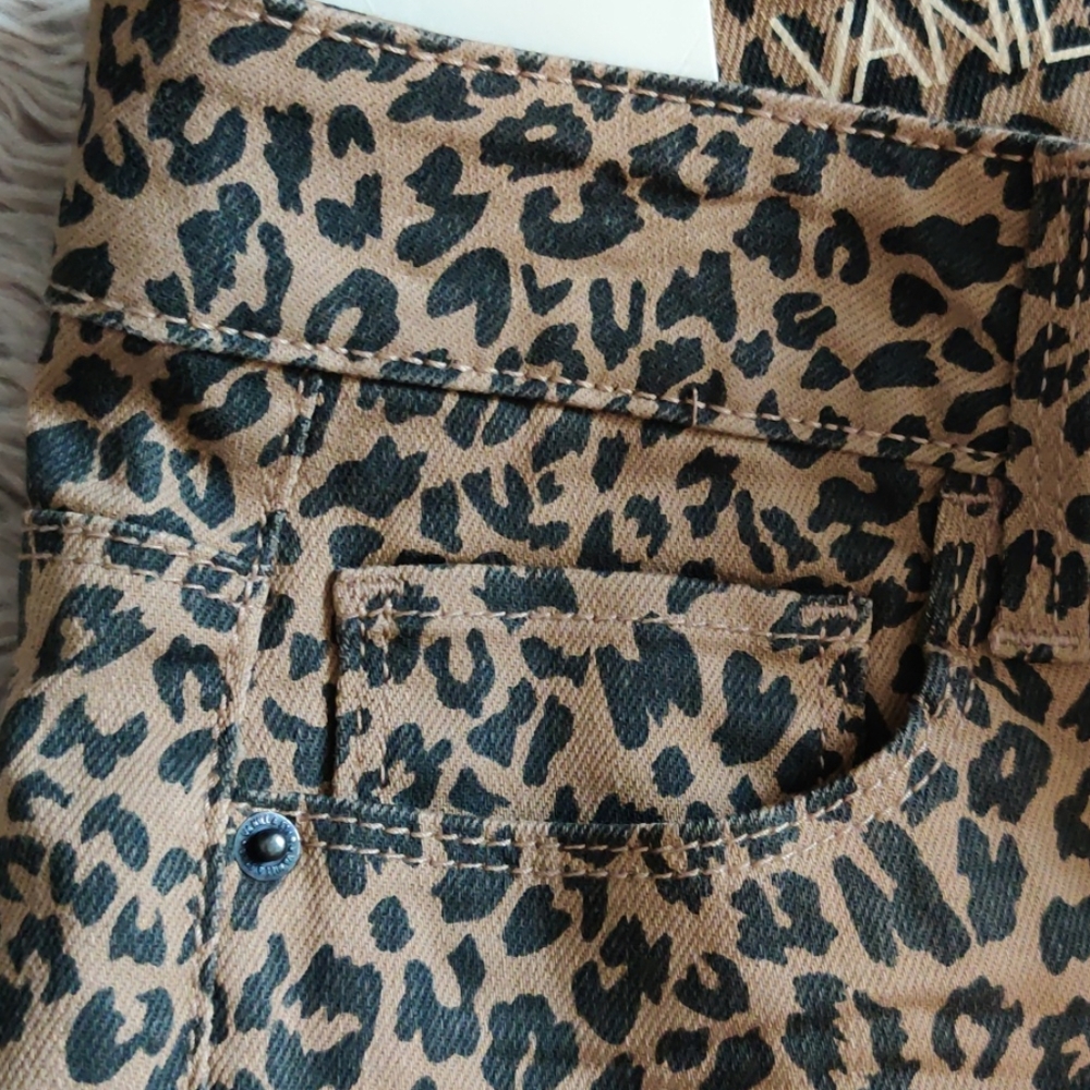 Pants - Picture 5 of 10